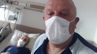 Oğluna böbreğini bağışladı