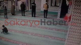 Oğluna camiyi sevdirmek için bakın ne yaptı