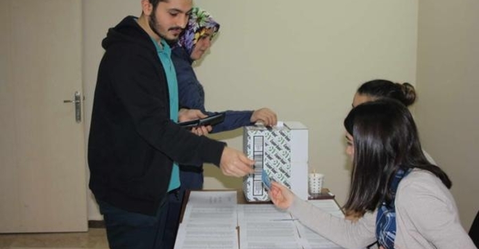 Öğrenciler sandık başına gitti…