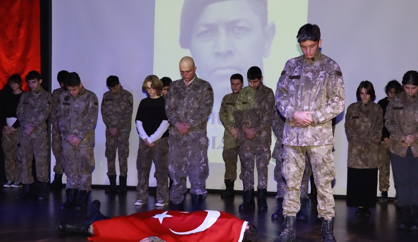 Öğrencilerden 15 Temmuz Demokrasi ve Millî Birlik Günü programı