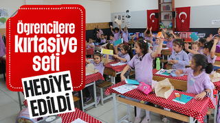 Öğrencilere kırtasiye seti hediye edildi