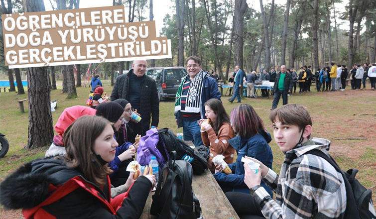 Öğrencilerle doğa yürüyüşü gerçekleştirdi