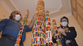 Öğretmen çift, öğrencilerinin hatıralarını bu şekilde yaşatıyor