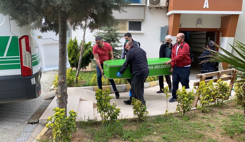 Öğretmen evinde ölü bulundu