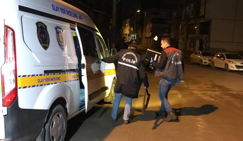 Oğulları kavga eden iki baba arasındaki silahlı kavga kanlı bitti