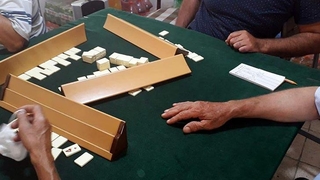 Okey oynarken yakalandılar