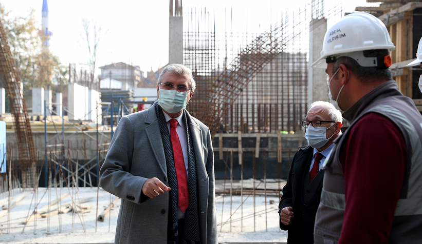 Okul inşaatında inceleme yaptı