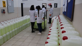 Okullarda dezenfektan ve maske üretimi sürüyor
