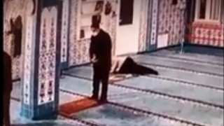 Ölüm onu namazda yakaladı