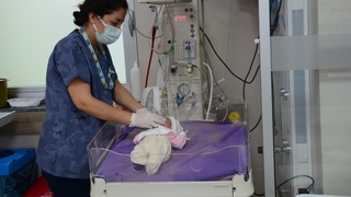 Ölüme terk edilen bebeğe bebeğe 'Öznur Umut' ismi konuldu