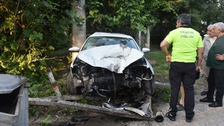 Önce çöpe ardından bariyerlere girdi