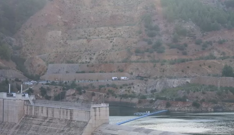 Orman yangınına müdahale eden helikopter düştü