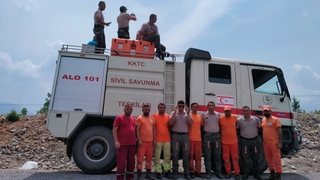 Ormanları söndürmek için canla başla çalışıyorlar