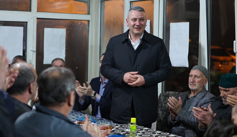 Osman Çelik iftar sonrası vatandaşlarla buluştu