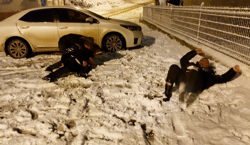 Osmaneli’ye yılın ilk karı yağdı