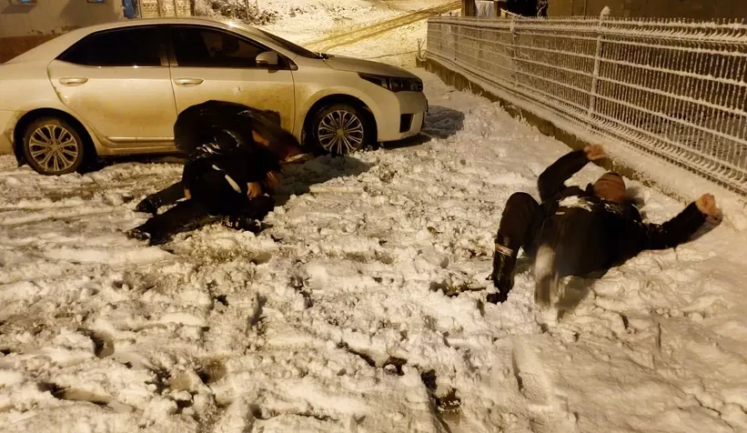 Osmaneli’ye yılın ilk karı yağdı