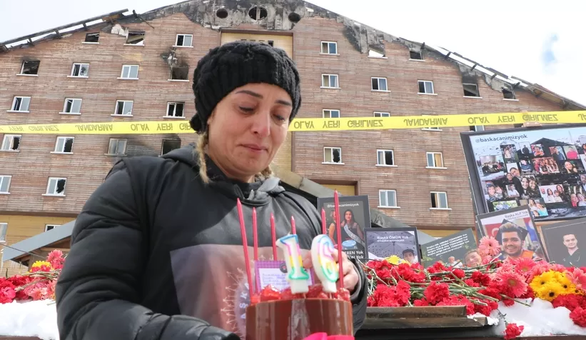 Otel yangınında hayatını kaybeden 78 kişi gözyaşlarıyla anıldı