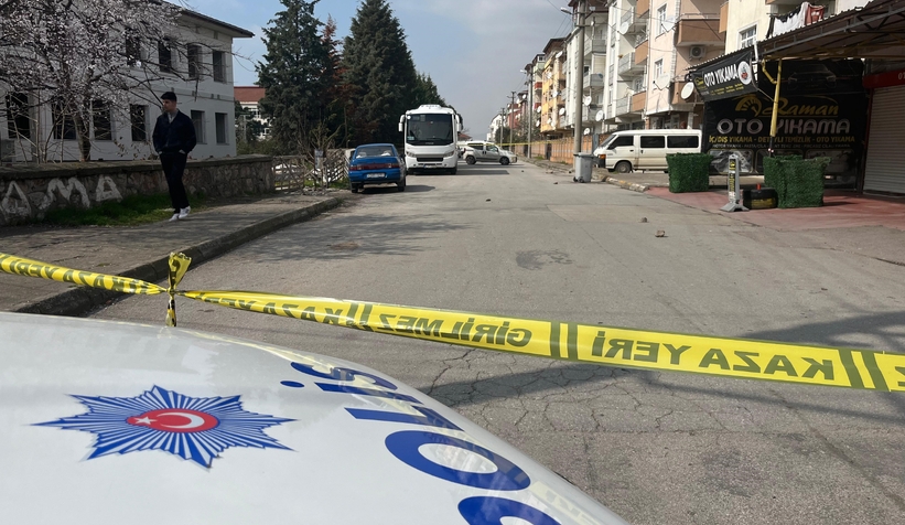 Oto galeriye kurşun yağdırdı: 1 kişi yaralandı