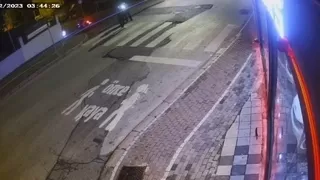 Oto galeriye kurşun yağdırdılar