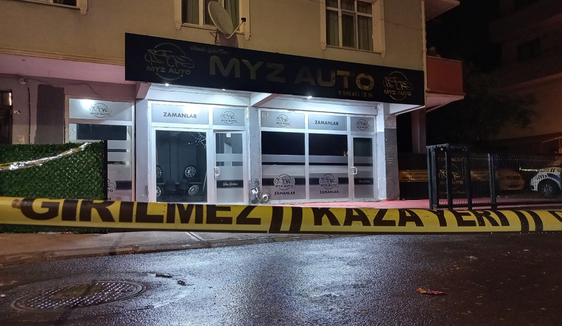 Oto galeriye silahlı saldırı: Kurşunlayıp otomobille kaçtılar