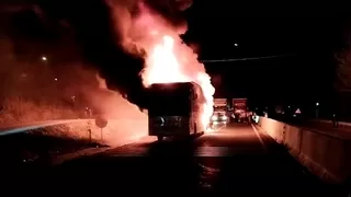 Otobüs alev alev yandı, faciadan dönüldü