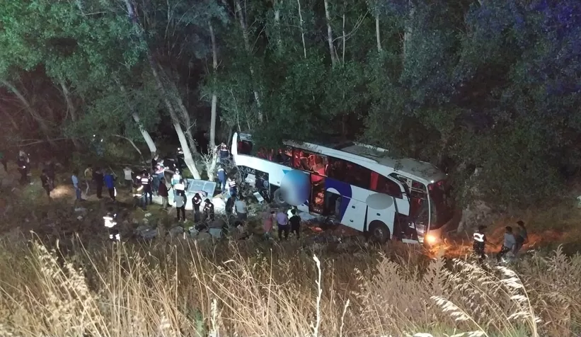 Otobüs şarampole uçtu: 12 ölü, 19 yaralı