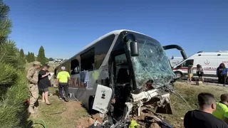 Otobüs yoldan çıktı:35 yaralı