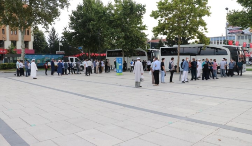 Otobüslerle Ayasofya'ya gittiler