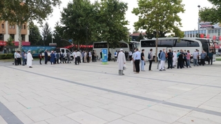 Otobüslerle Ayasofya'ya gittiler