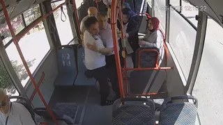 Otobüste panik anları: Hastaneye yetiştirdiler