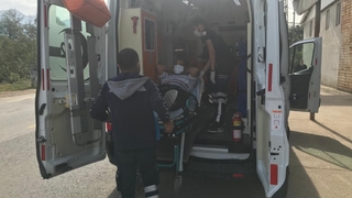 Otobüsten düşüp yaralandı