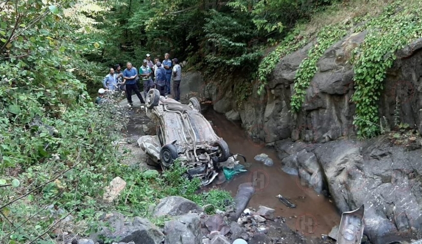 Otomobil 40 metreden dereye uçtu: 1 ölü