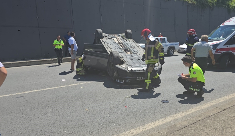 Otomobil 6 metreden D-130 Karayolu'na uçtu: 1 yaralı