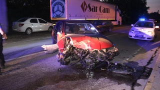 Otomobil ağaca çarptı: 4 yaralı