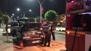 Otomobil alev aldı