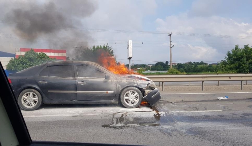 Otomobil alev alev yandı