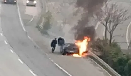 Otomobil alev alev yandı