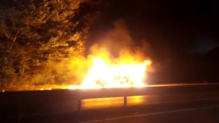 Otomobil alev topuna döndü