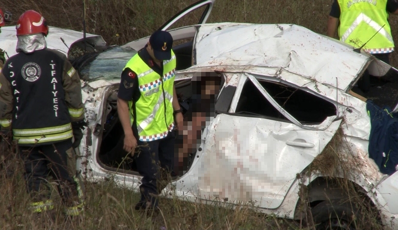 Otomobil baba ve 2 oğluna mezar oldu