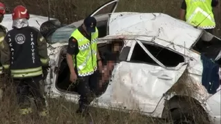 Otomobil baba ve 2 oğluna mezar oldu