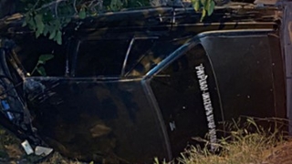 Otomobil bahçeye uçtu