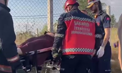 Otomobil, boş araziye devrildi: 1 yaralı