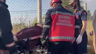 Otomobil, boş araziye devrildi: 1 yaralı