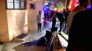 Otomobil durağa daldı: 1 ölü, 1 yaralı