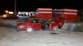 Otomobil duvara çarptı: 1 ölü