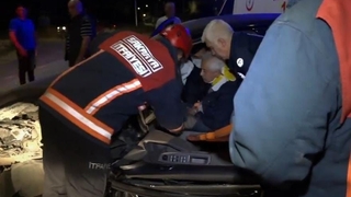 Otomobil duvara çarptı: 1 yaralı