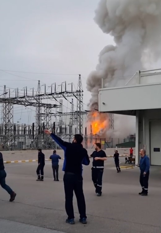 Otomobil fabrikasında yangın