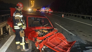 Otomobil hurdaya döndü: 3 yaralı