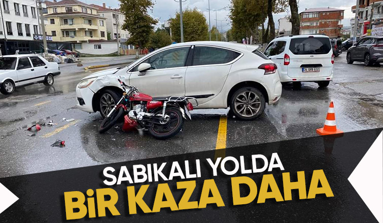 Otomobil ile çarpışan motosikletli yaralandı