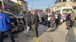 Otomobil ile hafif ticari araç çarpıştı: 1 yaralı